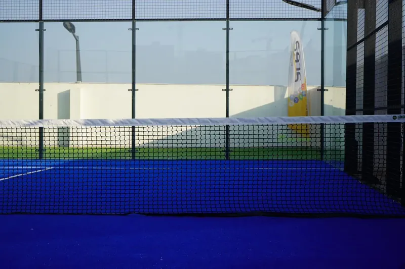 Détail filet et turf court Pro Padel