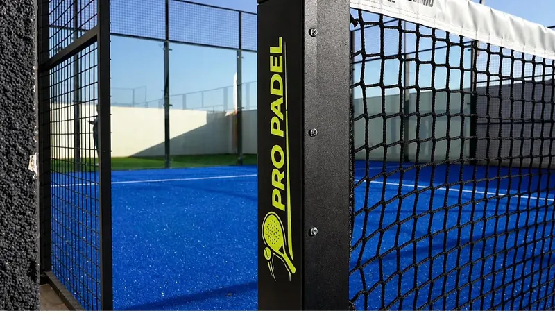 Poteau de filet avec marque Pro Padel